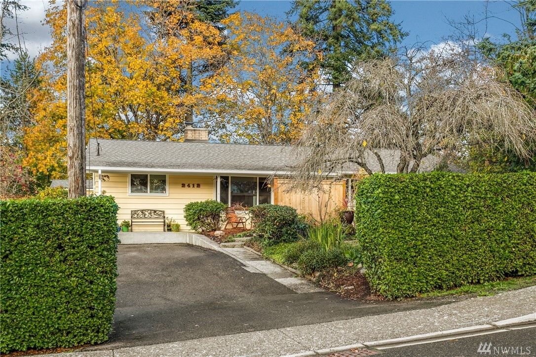 Property Photo:  2412 S 138th St  WA 98168 