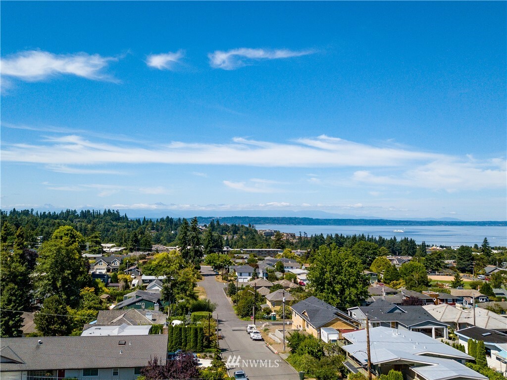 Property Photo:  1109 B Avenue S  WA 98020 