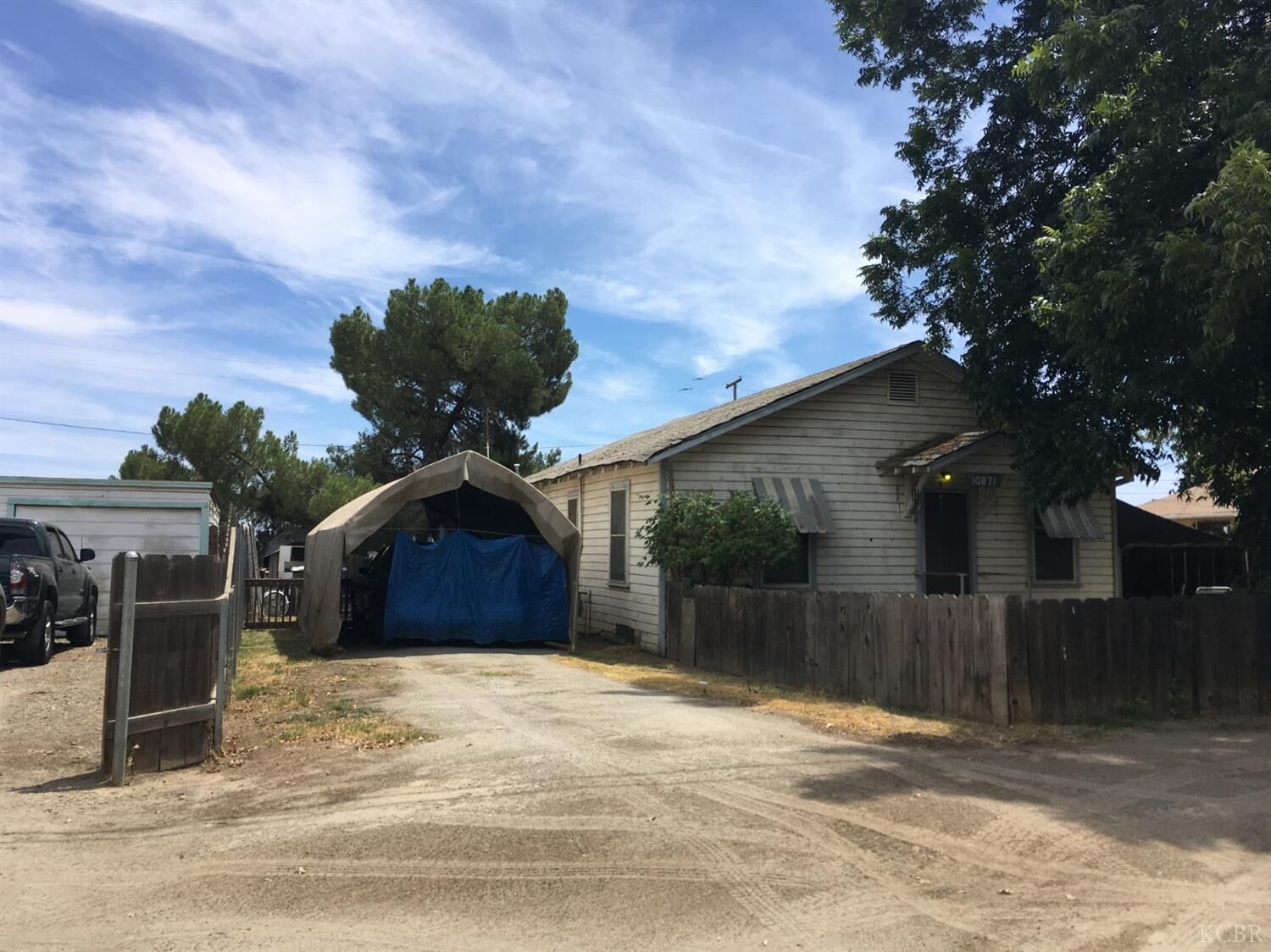 Property Photo: 10871 Oak Avenue 93202