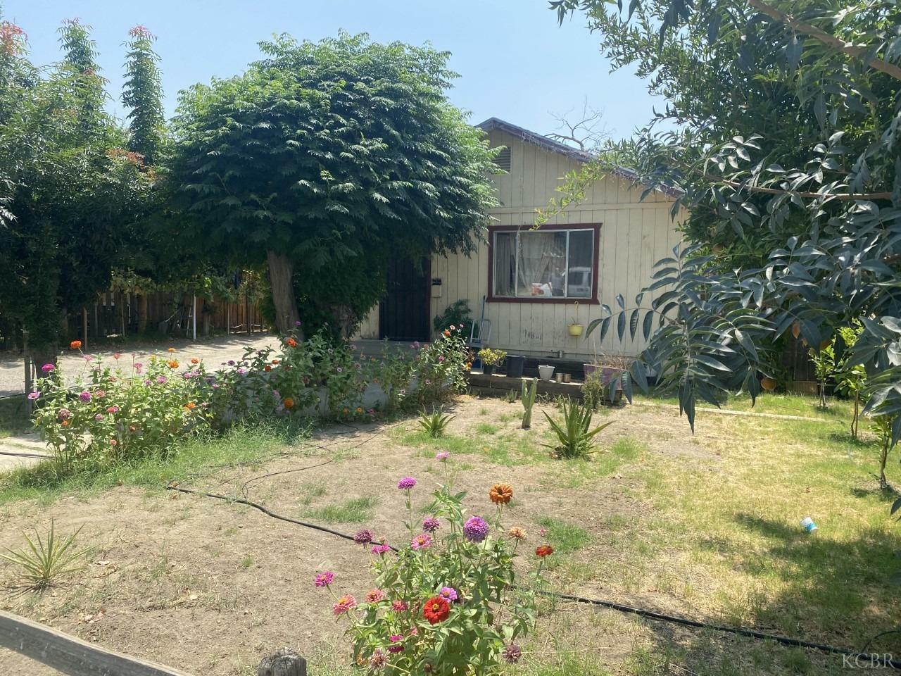 Property Photo:  204 E Stanislaus Street  CA 93204 