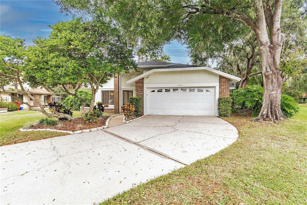 Property Photo:  2302 Walden Place N  FL 33566 