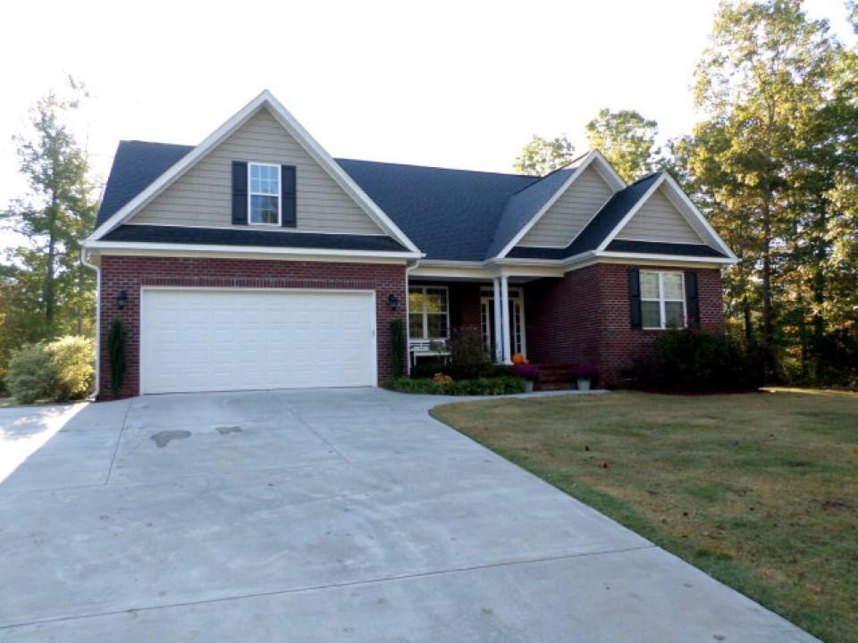 Property Photo: 305 Saffron Court NC 27332