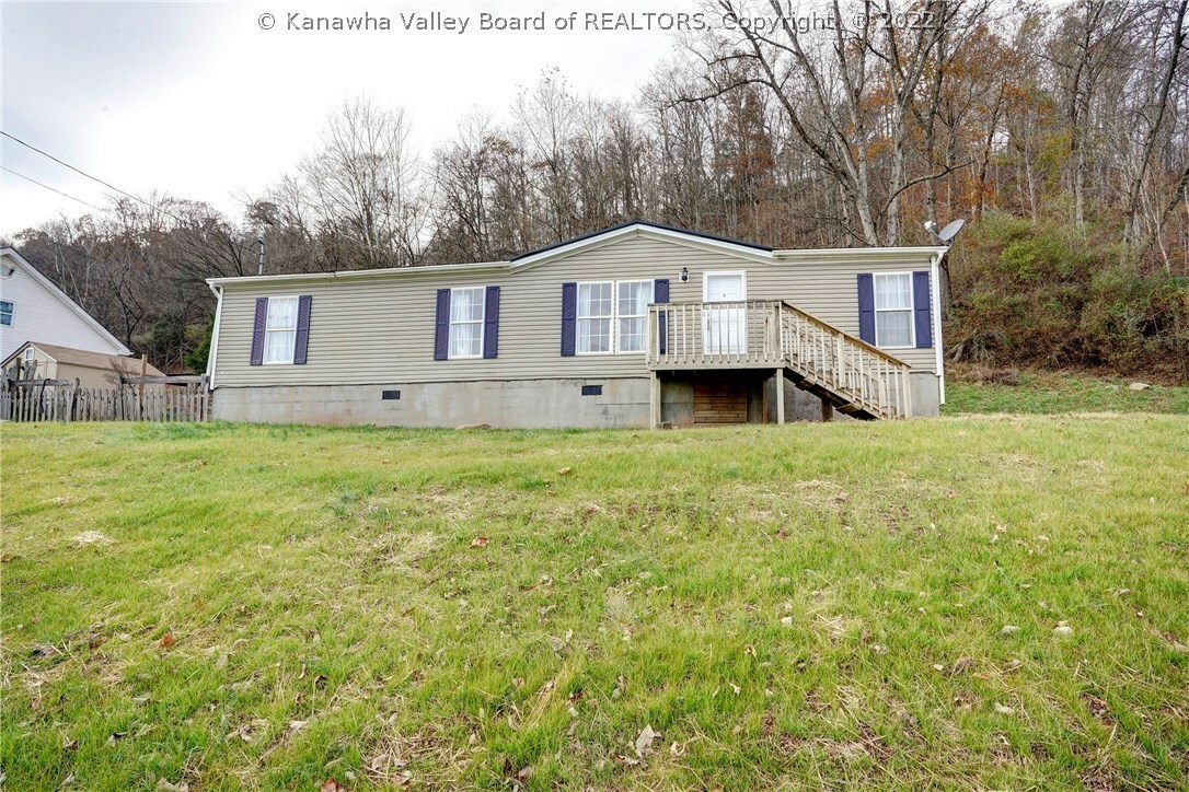 4171 Hurricane Creek Road  Hurricane WV 25526 photo