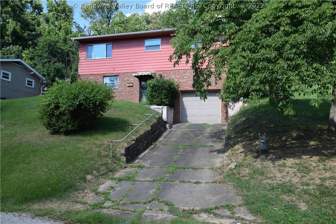 Property Photo: 1568 E Woodland Drive WV 25311