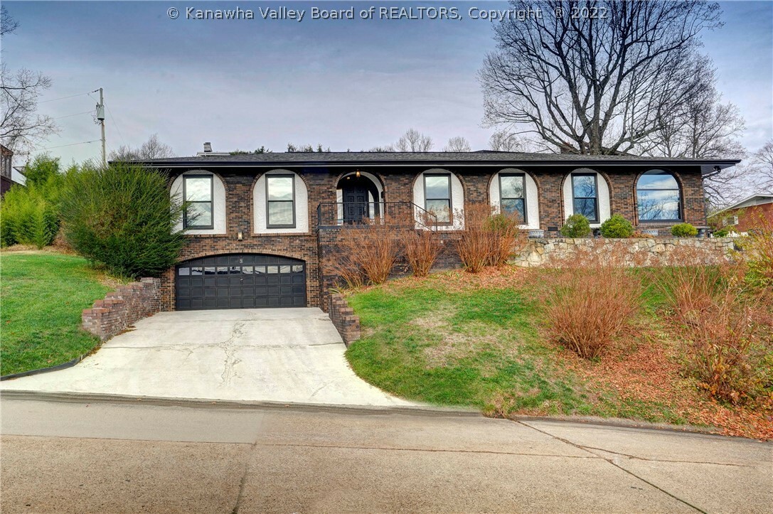 Property Photo: 4 Rockledge Drive WV 25302