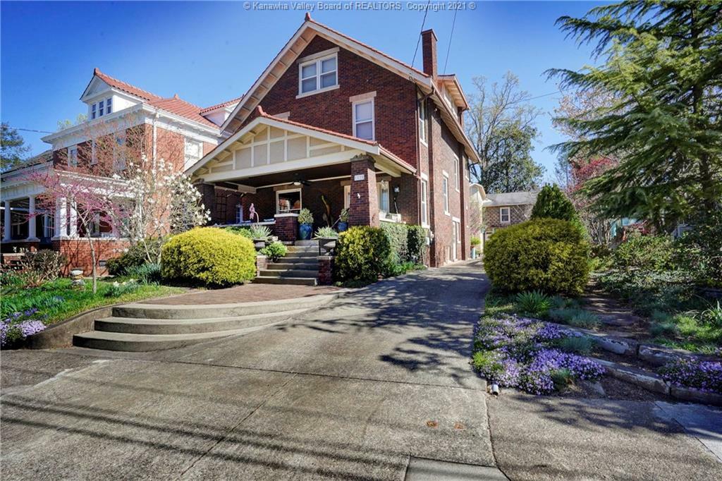 Property Photo: 1532 Virginia Street E WV 25311