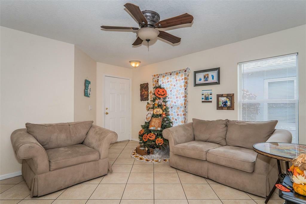 Property Photo:  7606 Clovelly Park Place  FL 33572 