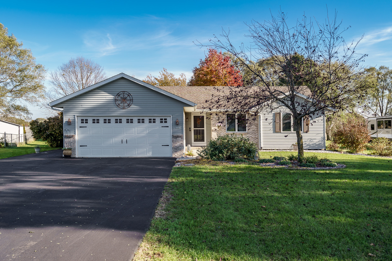 Property Photo:  723 Ellis Court  IL 61072 