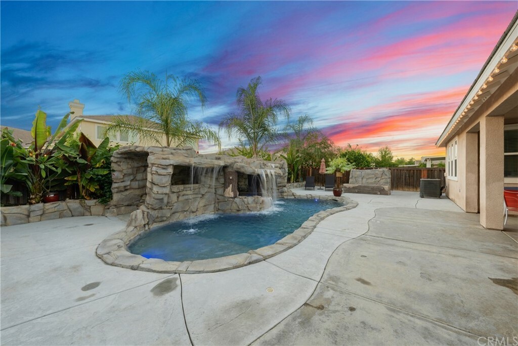 Property Photo:  27985 Breakwater Court  CA 92585 