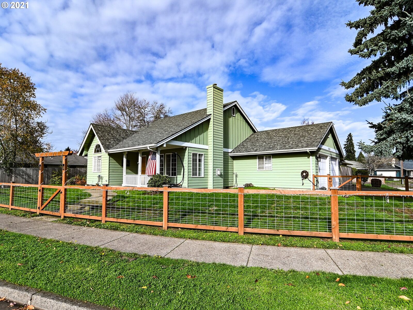 Property Photo:  5718 E St  OR 97478 