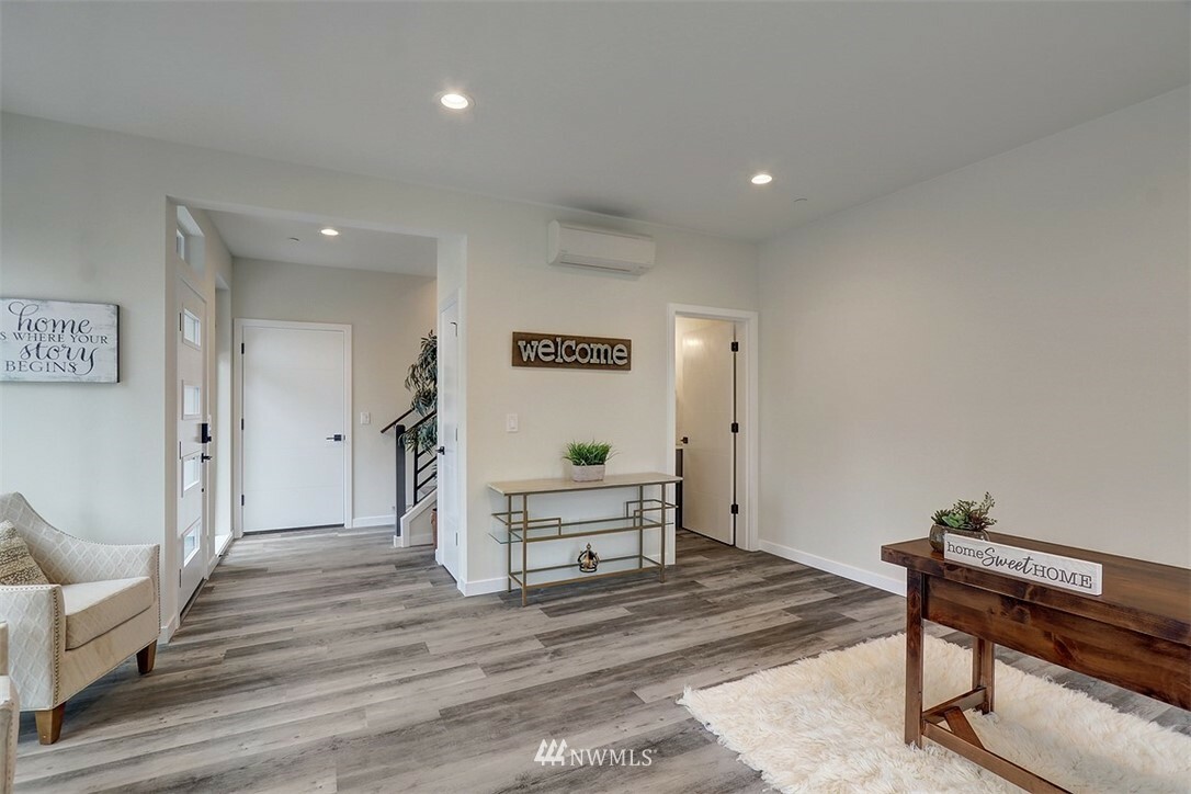 Property Photo: 21511 50th Avenue W E WA 98043