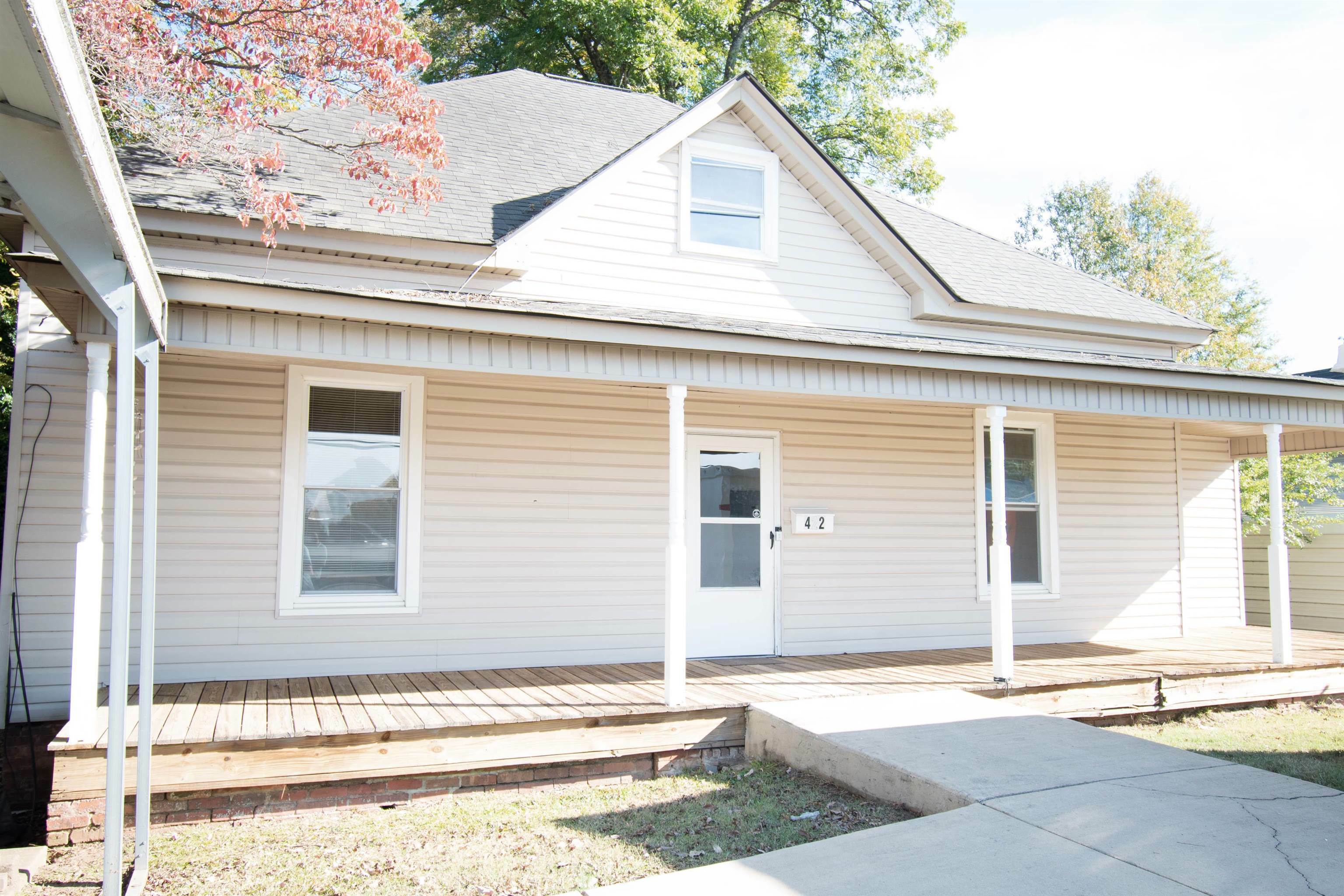 Property Photo:  422 W Buford Street  SC 29341 