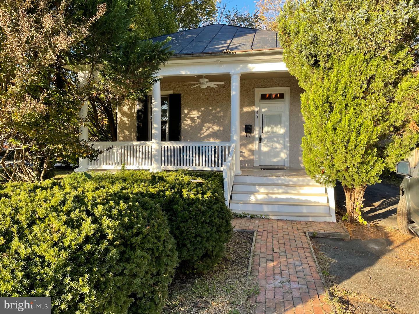 Property Photo:  214 Loudoun Street SW  VA 20175 