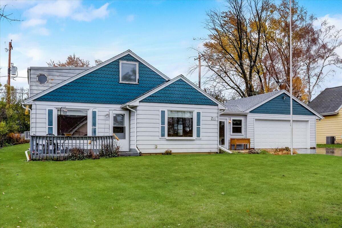 W272n2626 Apple Tree Ln  Pewaukee WI 53072 photo