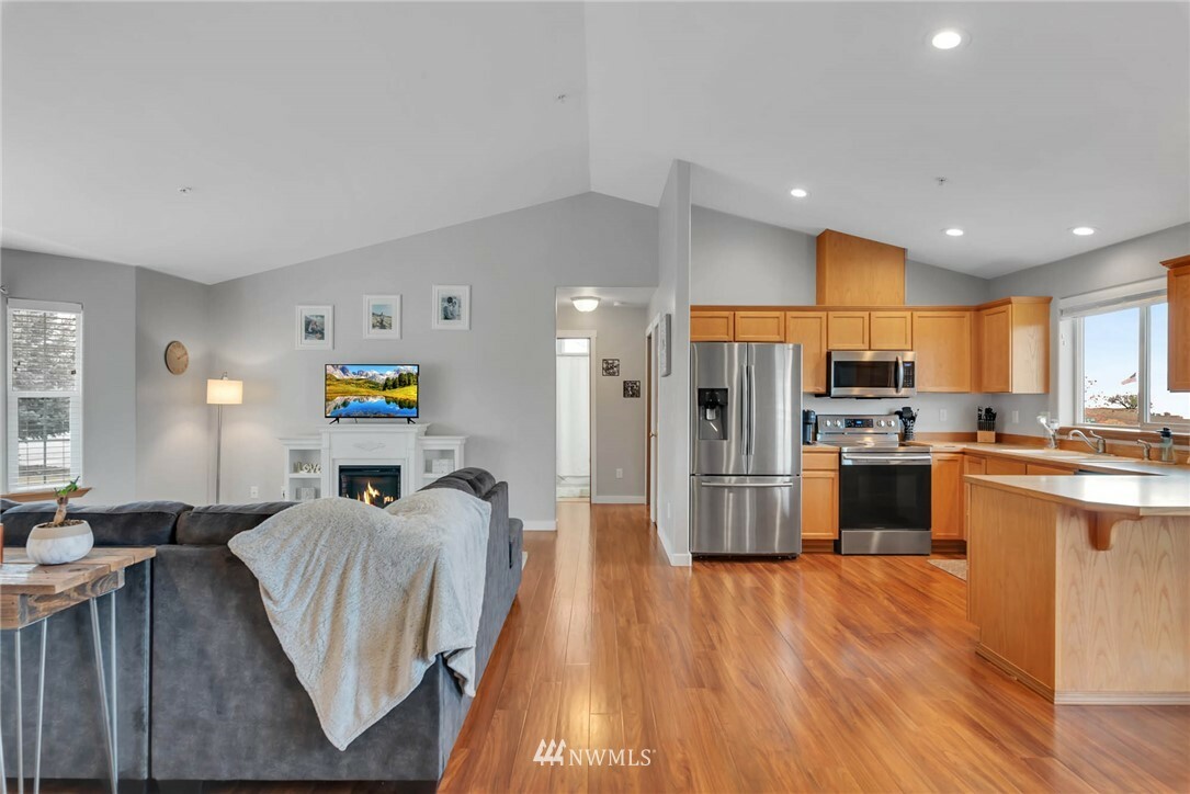 Property Photo: 1308 Tractor Loop WA 98802