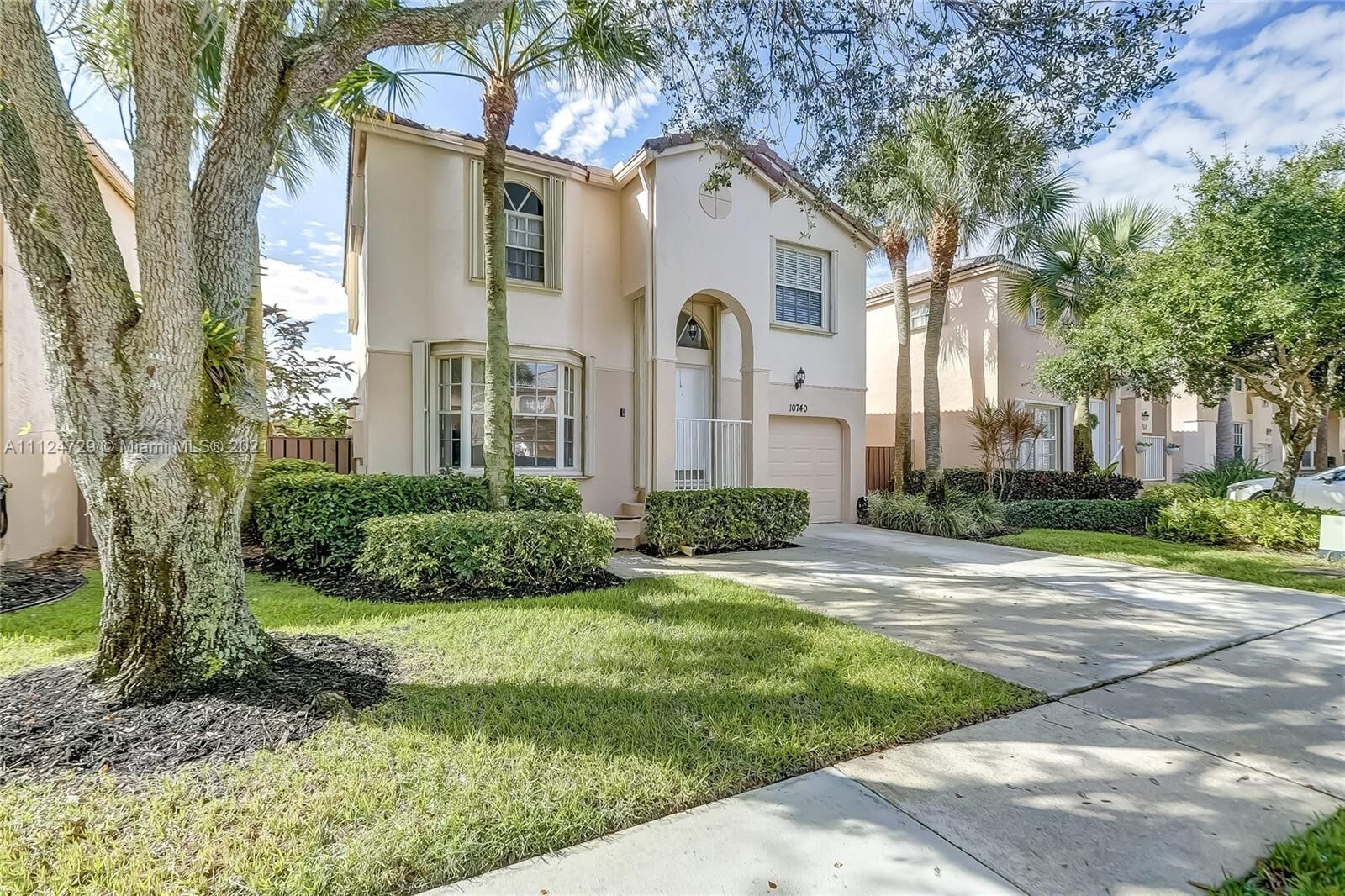 Property Photo: 10740 NW 12th Dr FL 33322