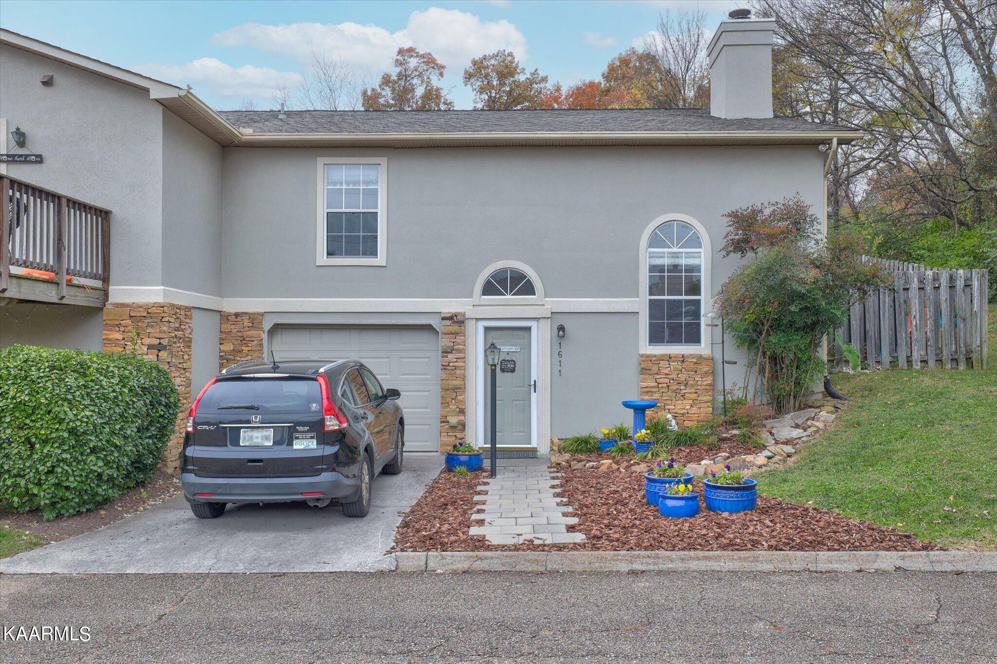 Property Photo:  1611 Stone Hedge Drive  TN 37909 