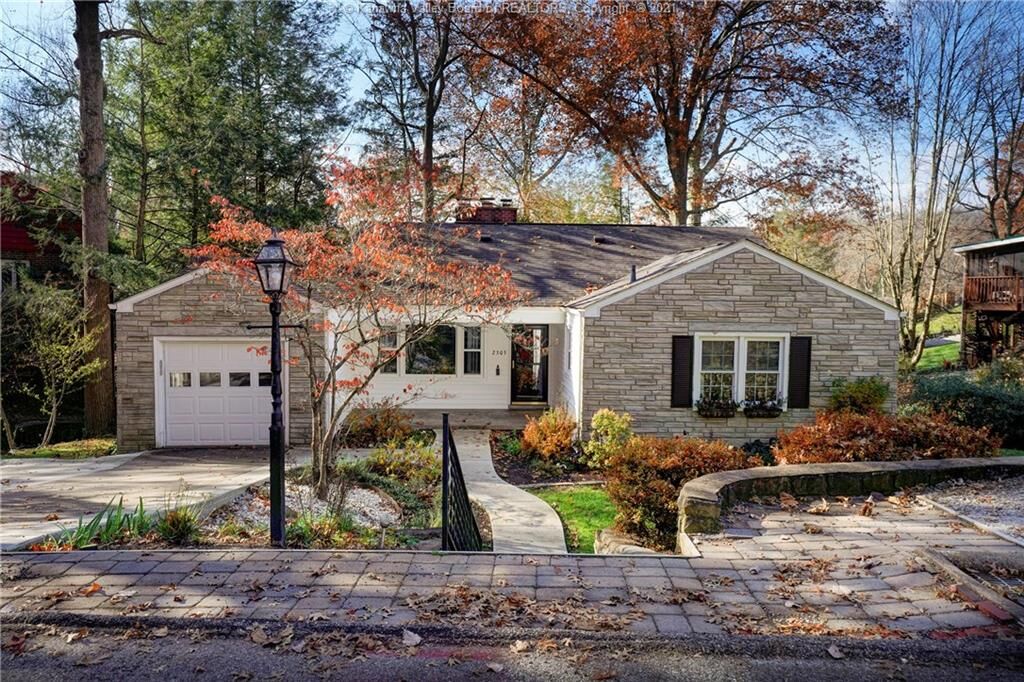 Property Photo: 2303 Claridge Circle WV 25303