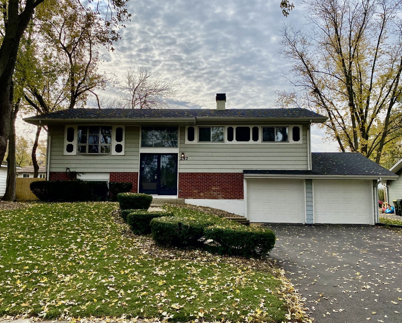 Property Photo:  21W257 Coronet Road  IL 60148 