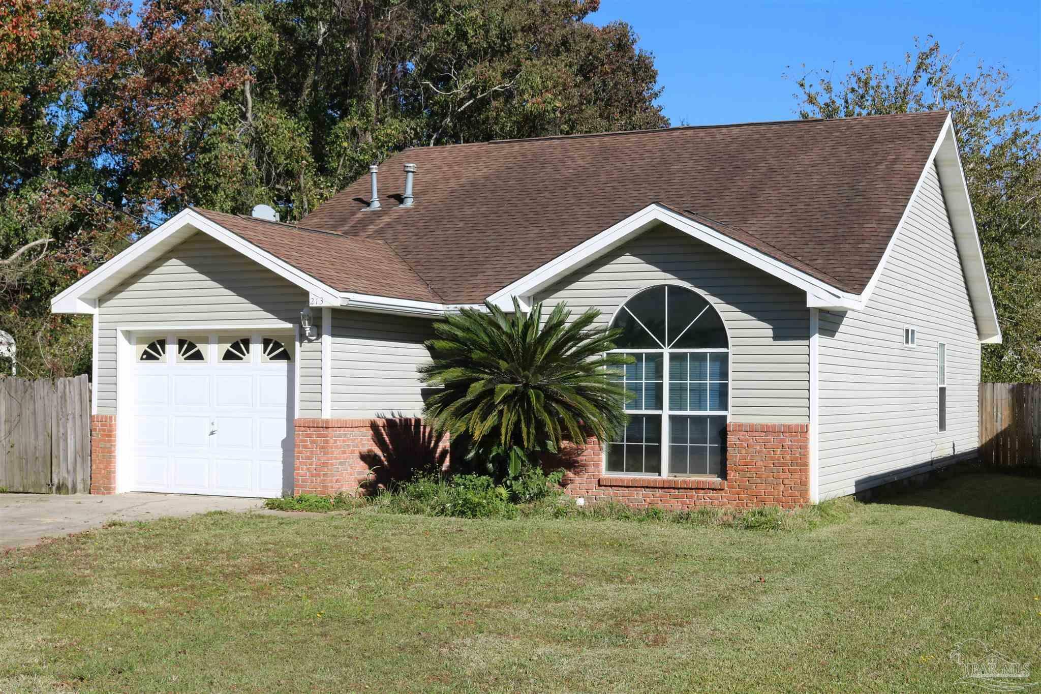 Property Photo:  213 Oakdale Ave  FL 32569 