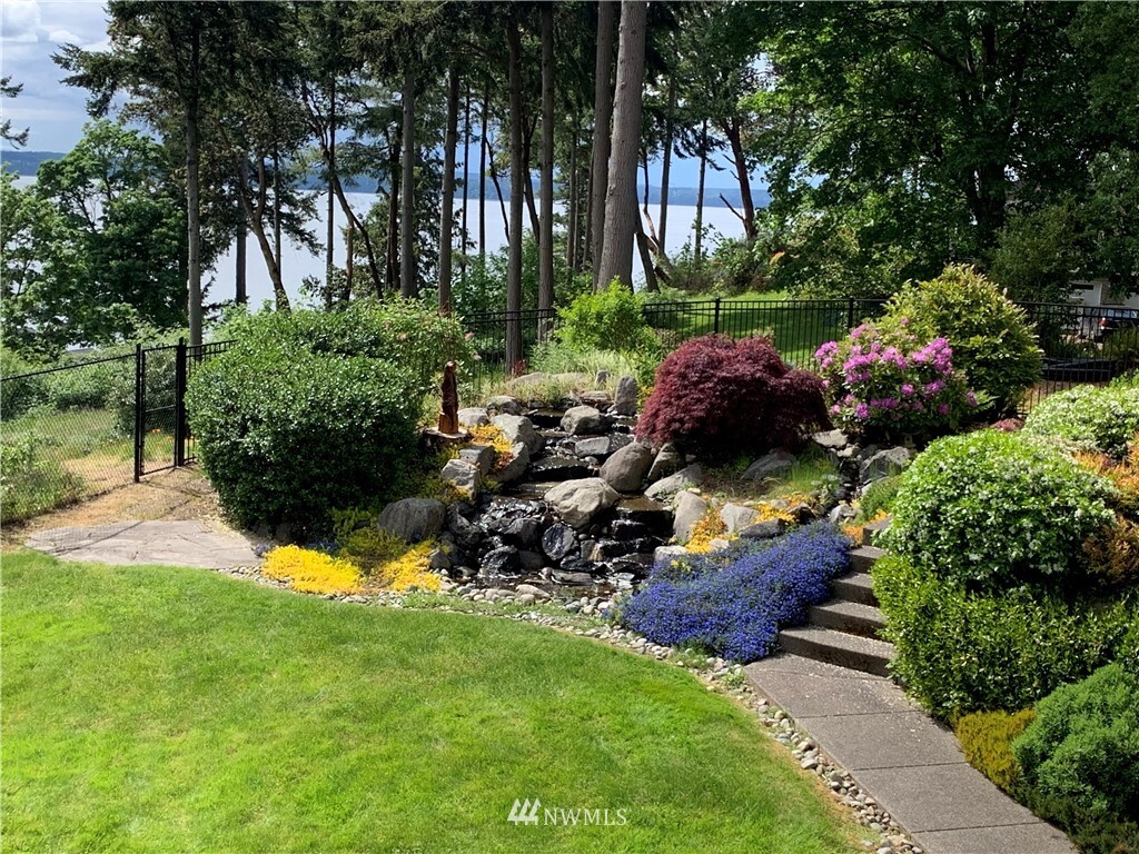 Property Photo: 1101 7th Court WA 98333