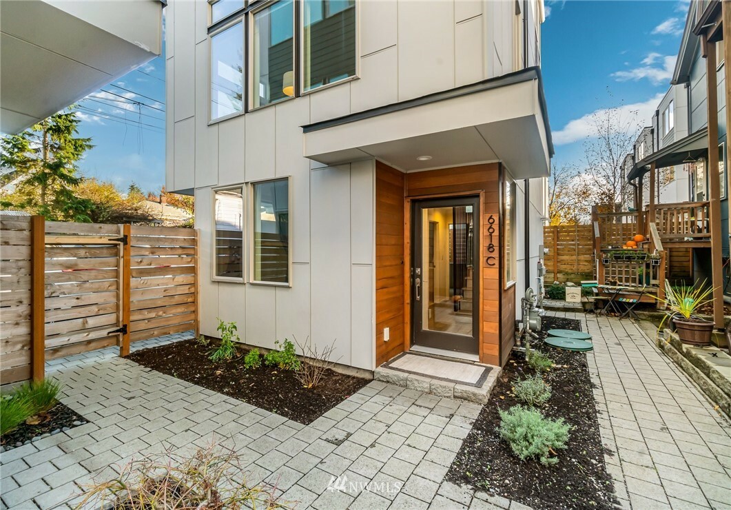 Property Photo:  6618 Carleton Avenue S C  WA 98108 