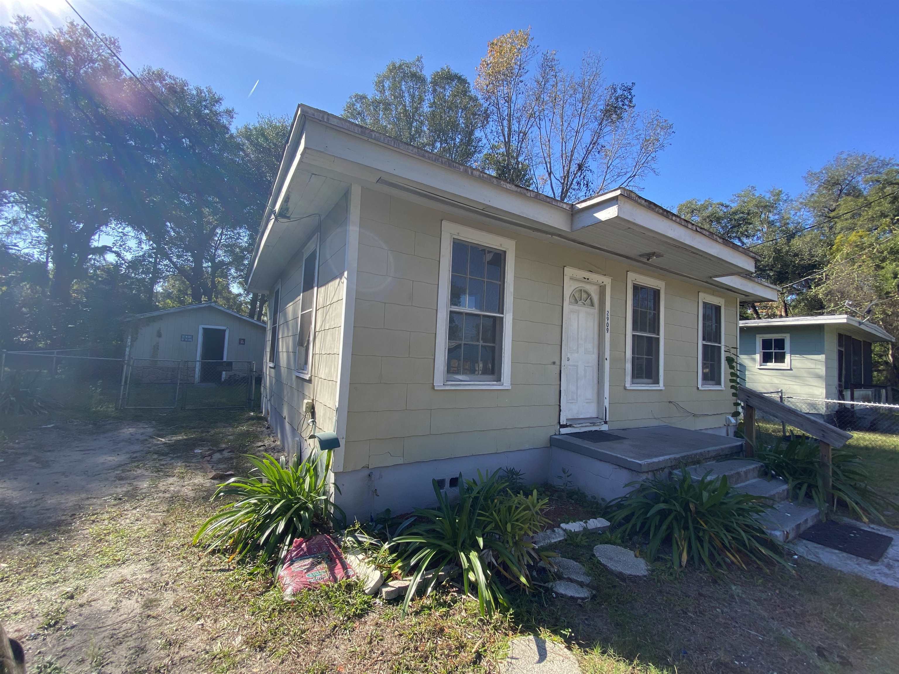 Property Photo:  2909 Lane St  FL 32177 