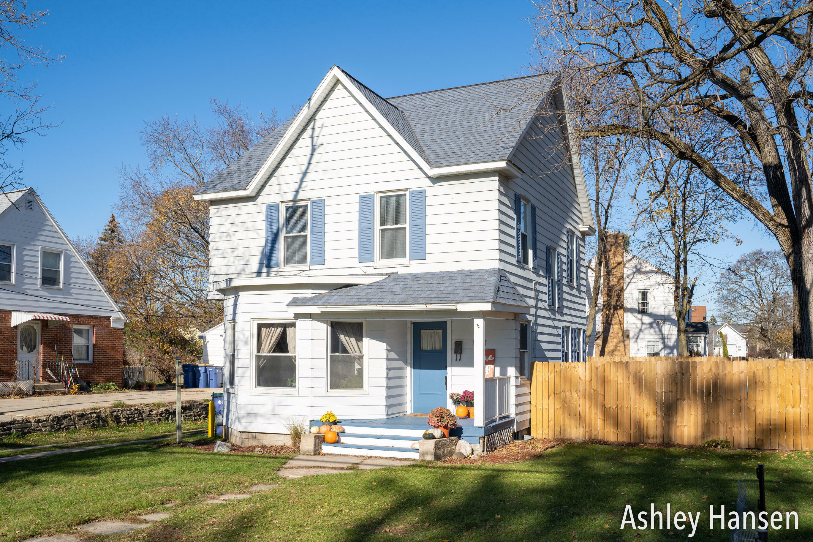 Property Photo:  853 Knapp Street NE  MI 49505 