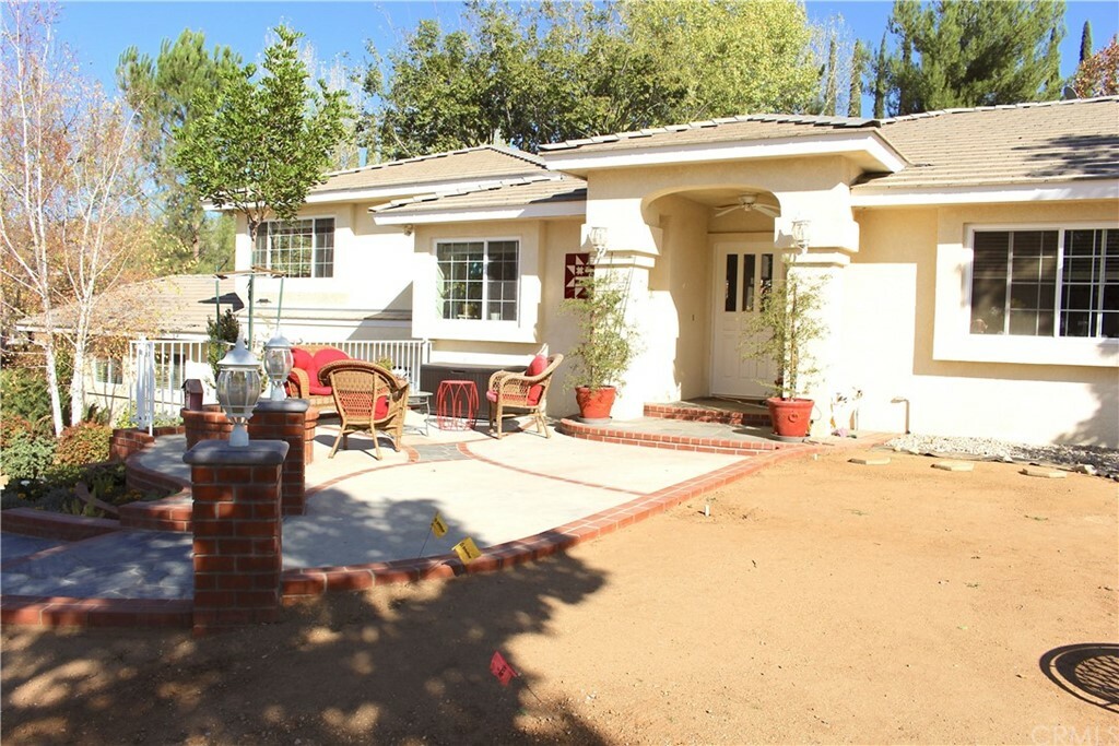 Property Photo:  1005 Holmes Street  CA 92320 