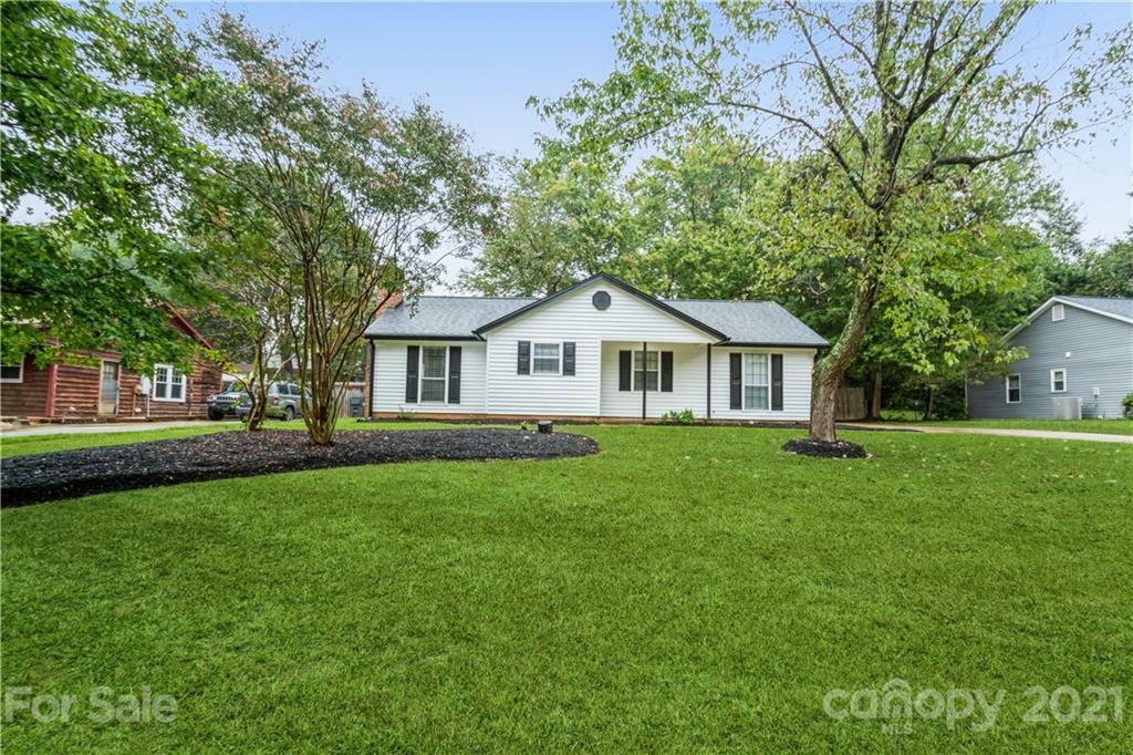 Property Photo: 6024 Falstaff Drive NC 28227