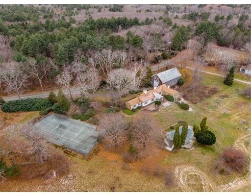 Property Photo:  5 Herrick Rd  MA 01921