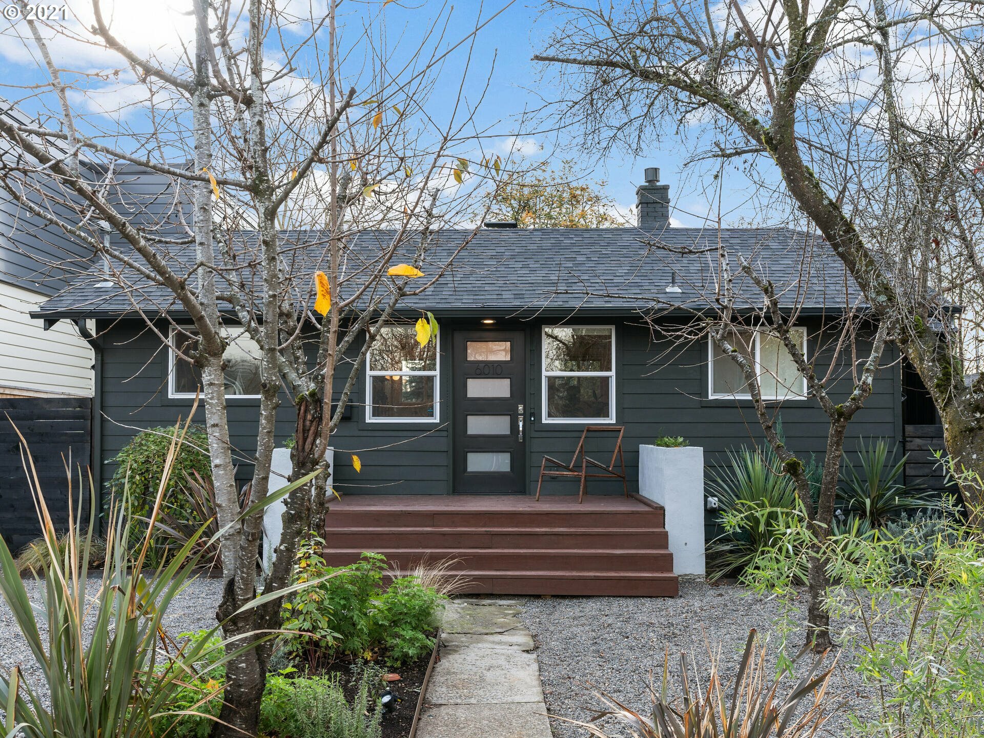 Property Photo:  6010 SE Haig St  OR 97206 