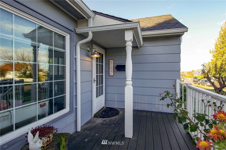 Property Photo: 522 E 7th Street WA 98362