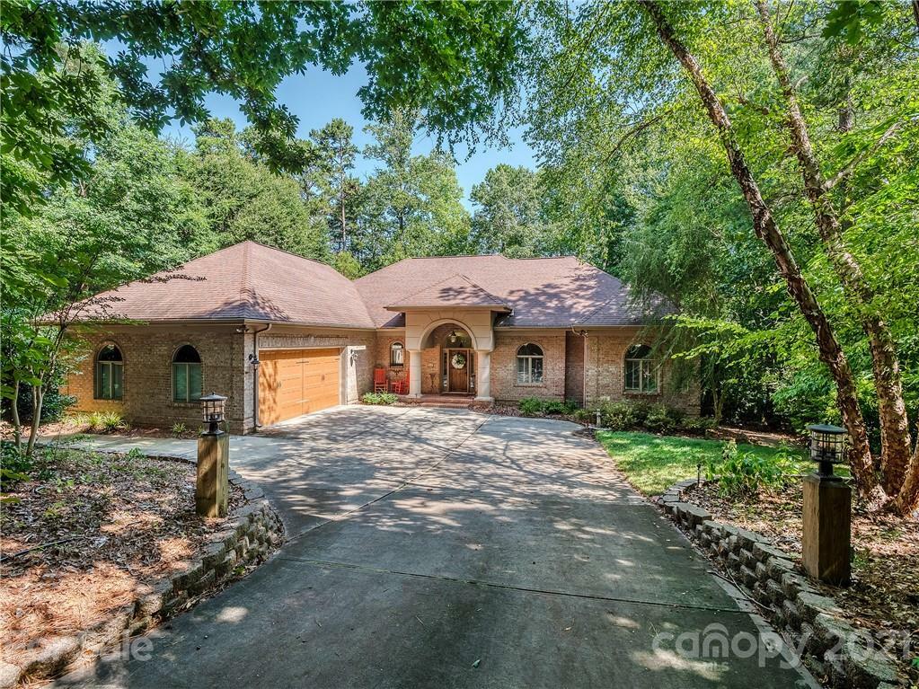 Property Photo: 4522 Morning Dove Court NC 28037
