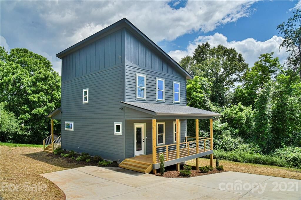 Property Photo: 18 Alta Avenue NC 28803