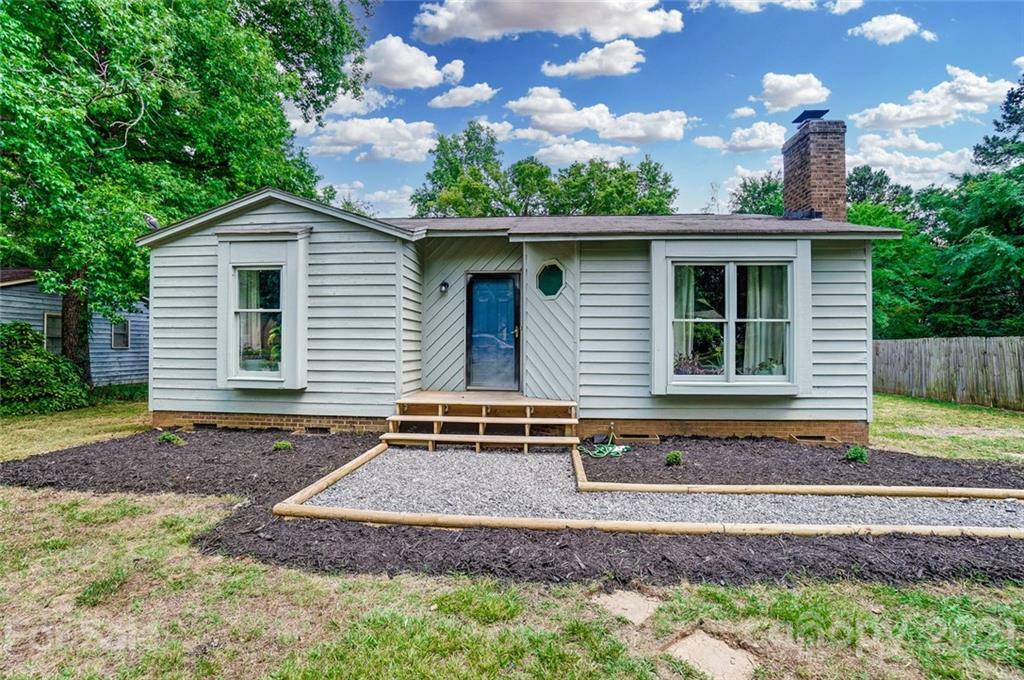 Property Photo: 6718 Pueblo Lane NC 28227