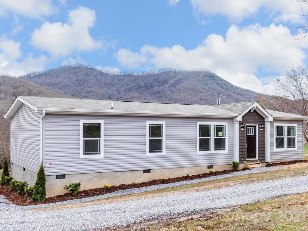 Property Photo:  33 McIntosh Lane  NC 28715 