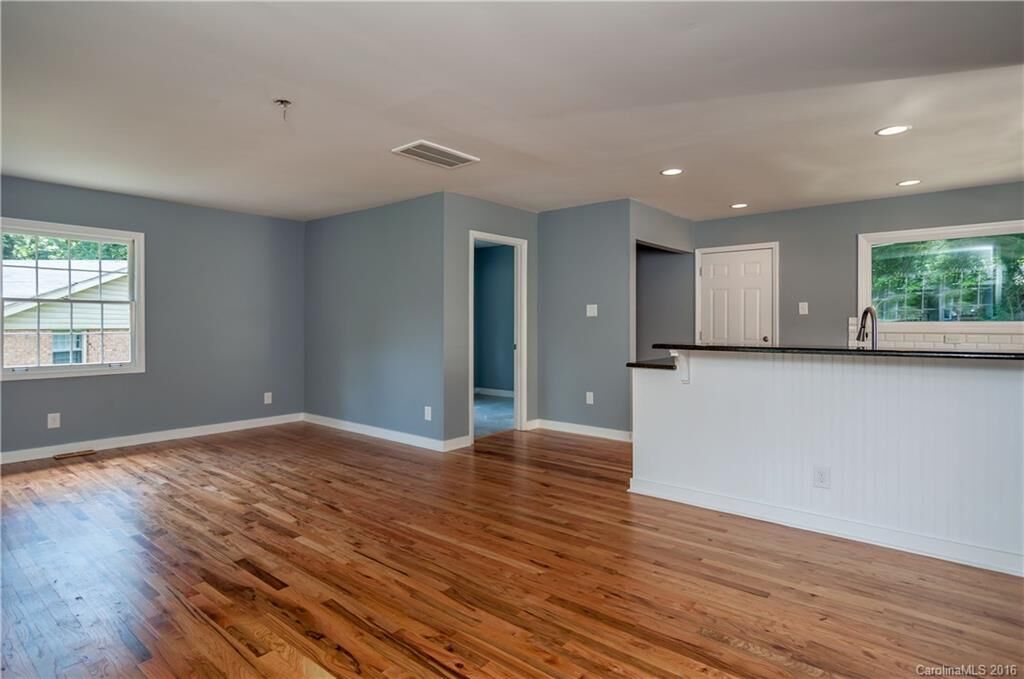 Property Photo: 4711 Hartland Circle NC 28205