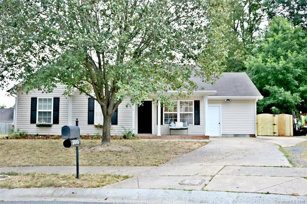 Property Photo: 9910 Austin Samuel Place NC 28214