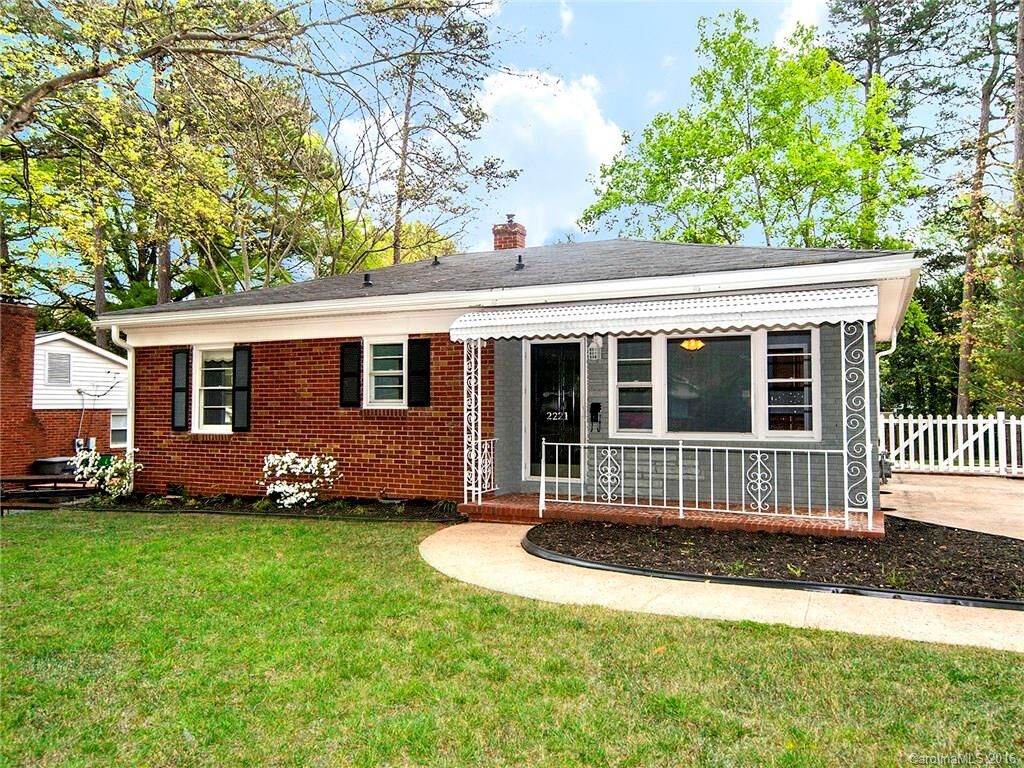 Property Photo: 2221 Markham Court NC 28205