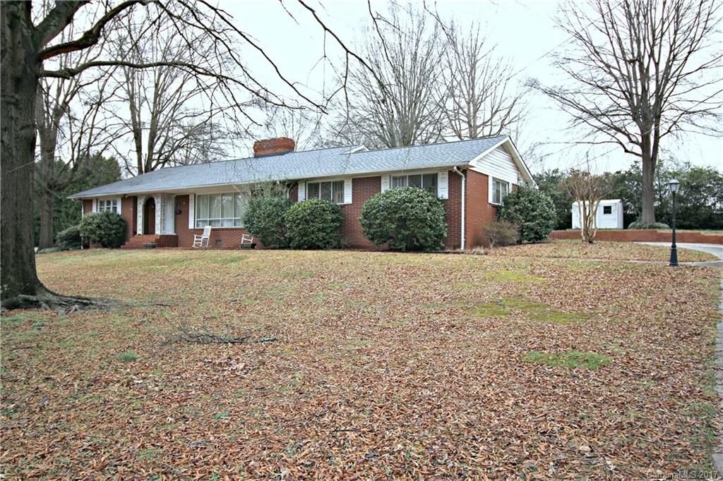 Property Photo: 1614 Eastwood Drive NC 28083