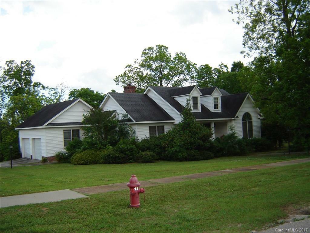 Property Photo:  204 S Lee Street  SC 29718 