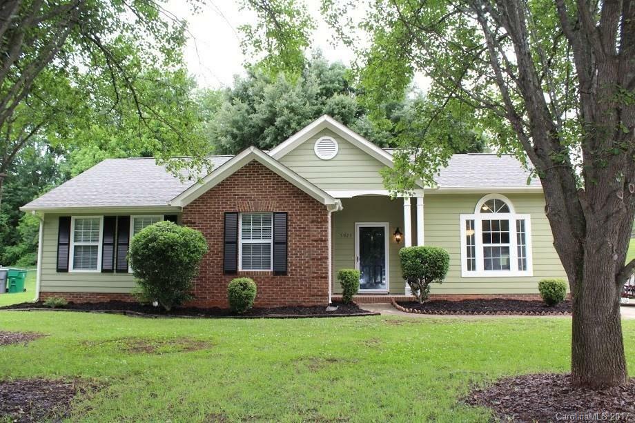 Property Photo:  5925 Old Meadow Road  NC 28227 