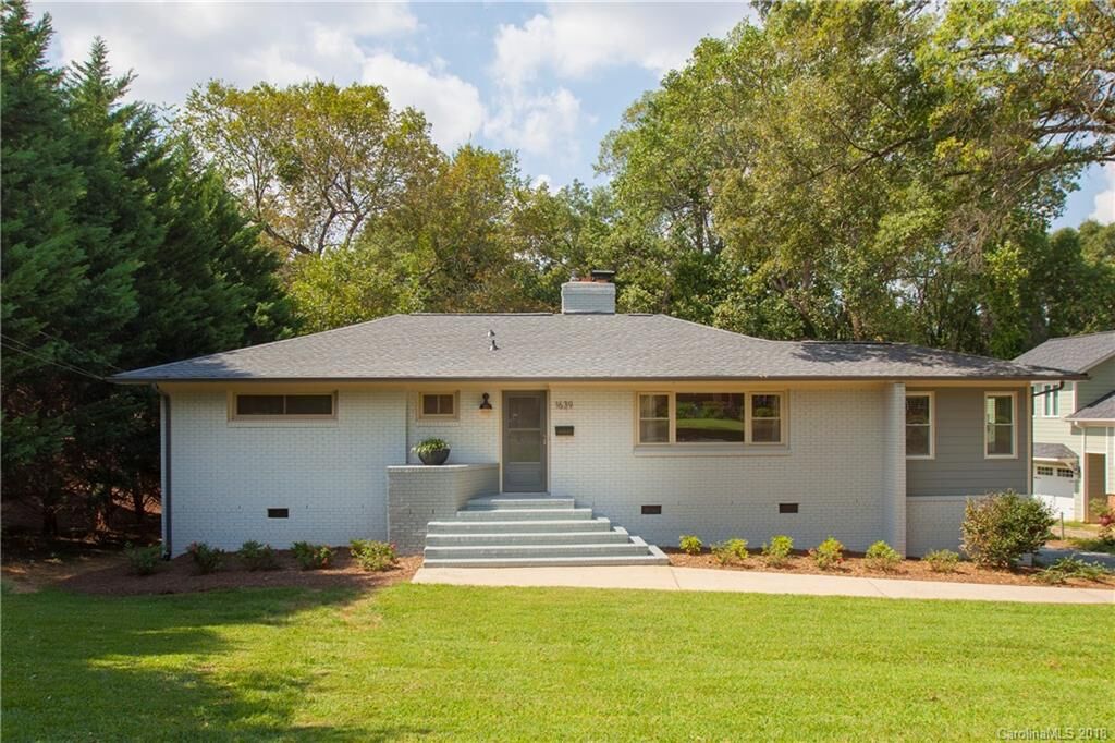 Property Photo: 1639 Merry Oaks Road NC 28205