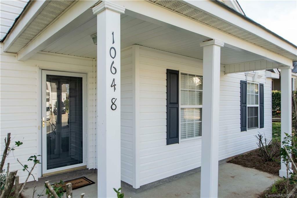 Property Photo: 10648 Greatford Court NC 28215