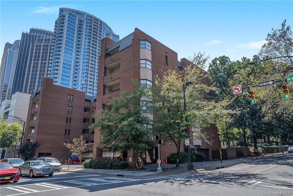 Property Photo: 224 N Poplar Street 2 NC 28202