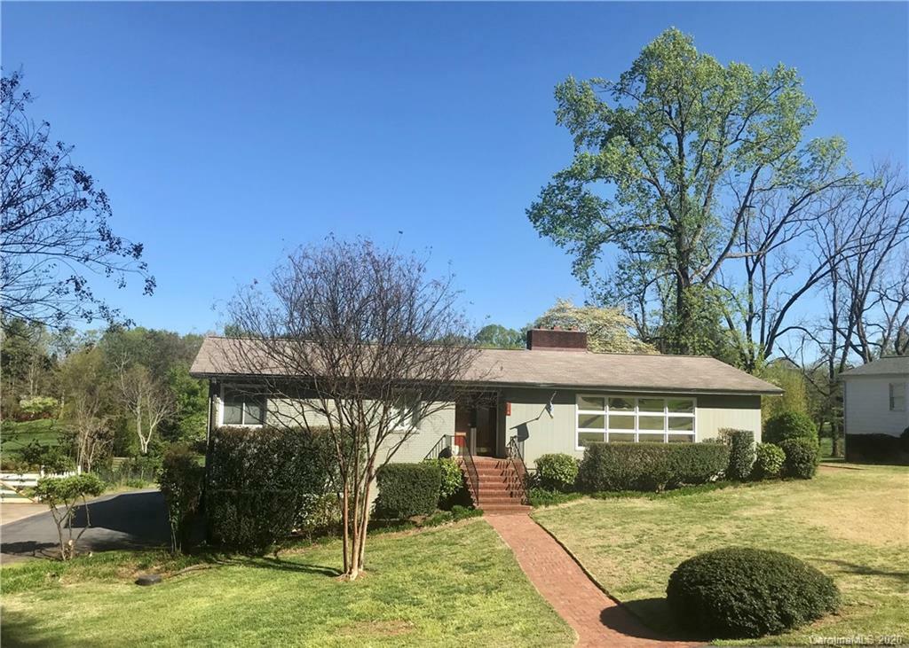 Property Photo:  624 Dogwood Road  NC 28677 