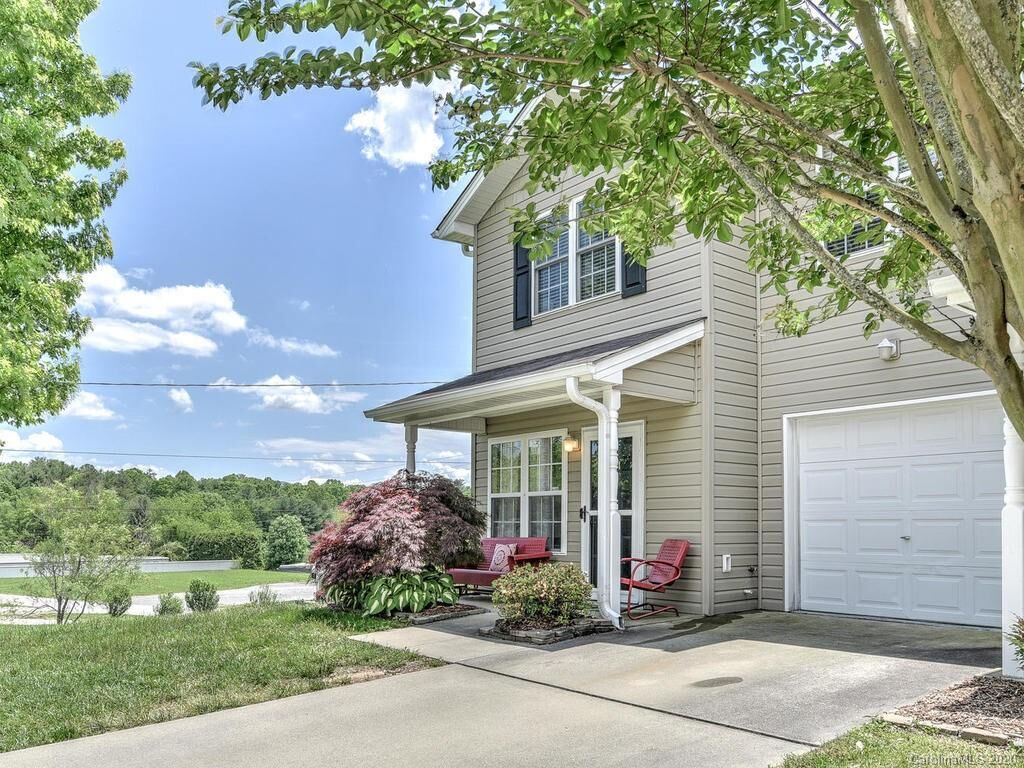 Property Photo:  24 Yorktown Circle  NC 28732 