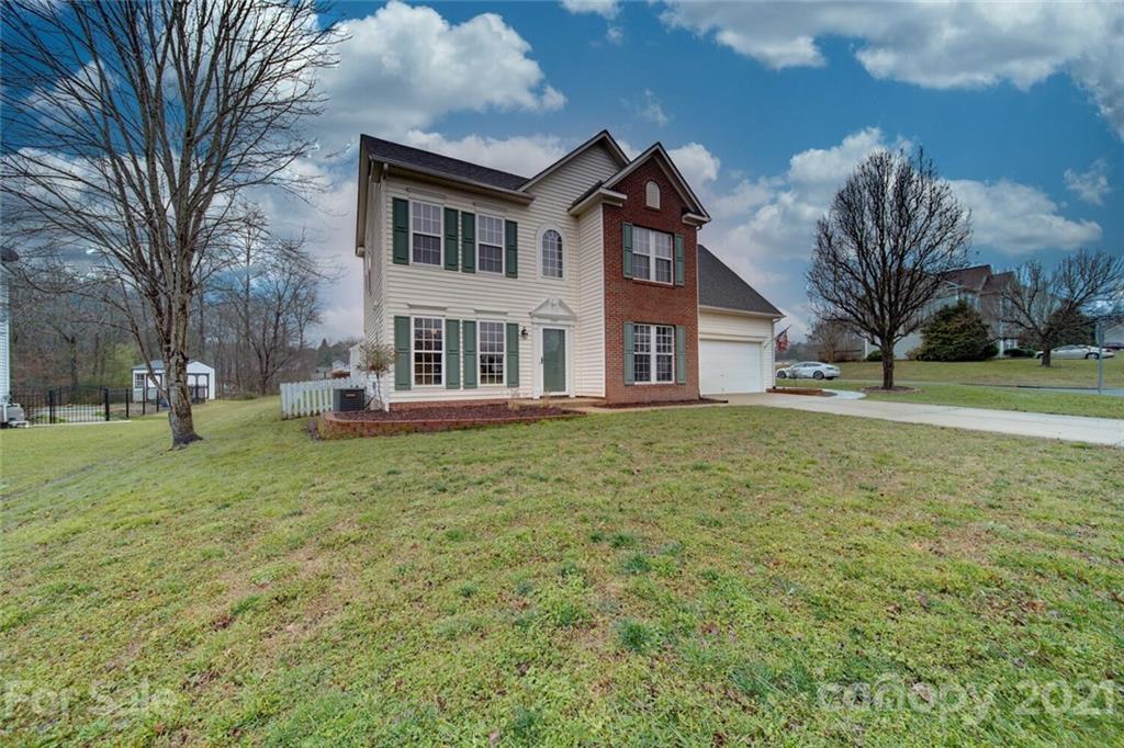 Property Photo: 2300 Kings Farm Way NC 28079