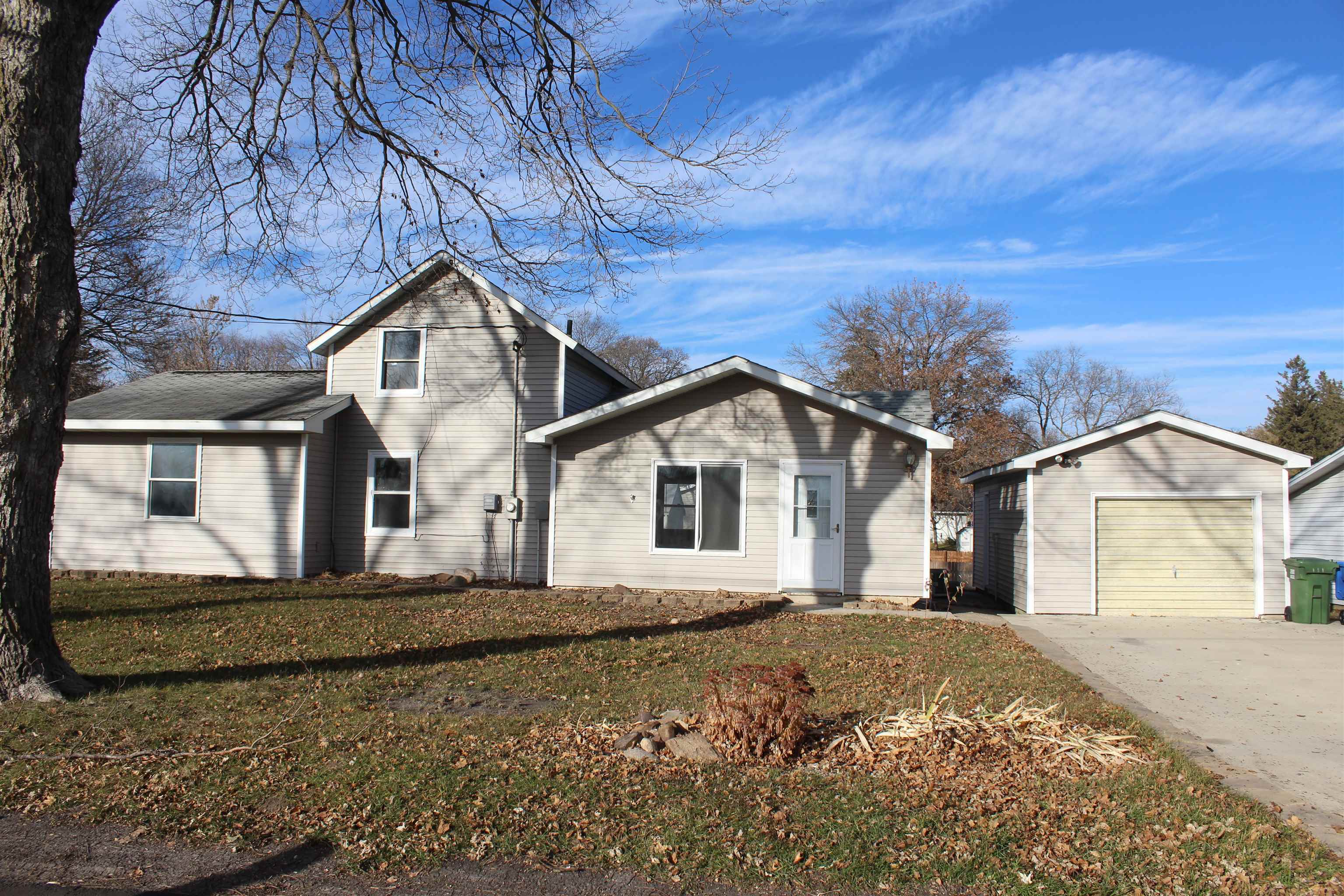 Property Photo:  519 W South Street  IA 50670 